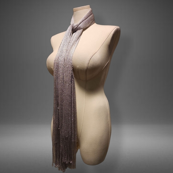 Elegant Vintage Silver Fishnet Women's Shawl - Picture 9 of 13